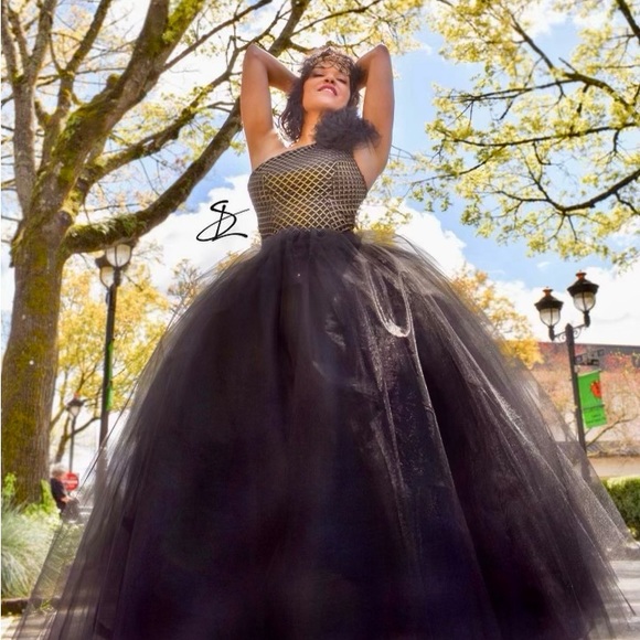 Handmade One Shoulder Black Tulle Ballgown with Asymmetrical Neckline (size 6) - Picture 3 of 12